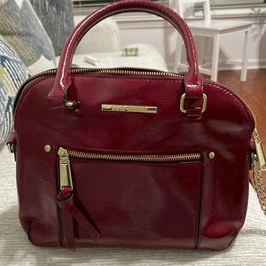 Red Steve Madden Bag -patent leather. Great gold plated chain and front zipper!